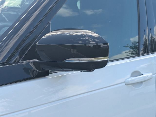 Used 2025 Land Rover Discovery S AWD/4WD image 10