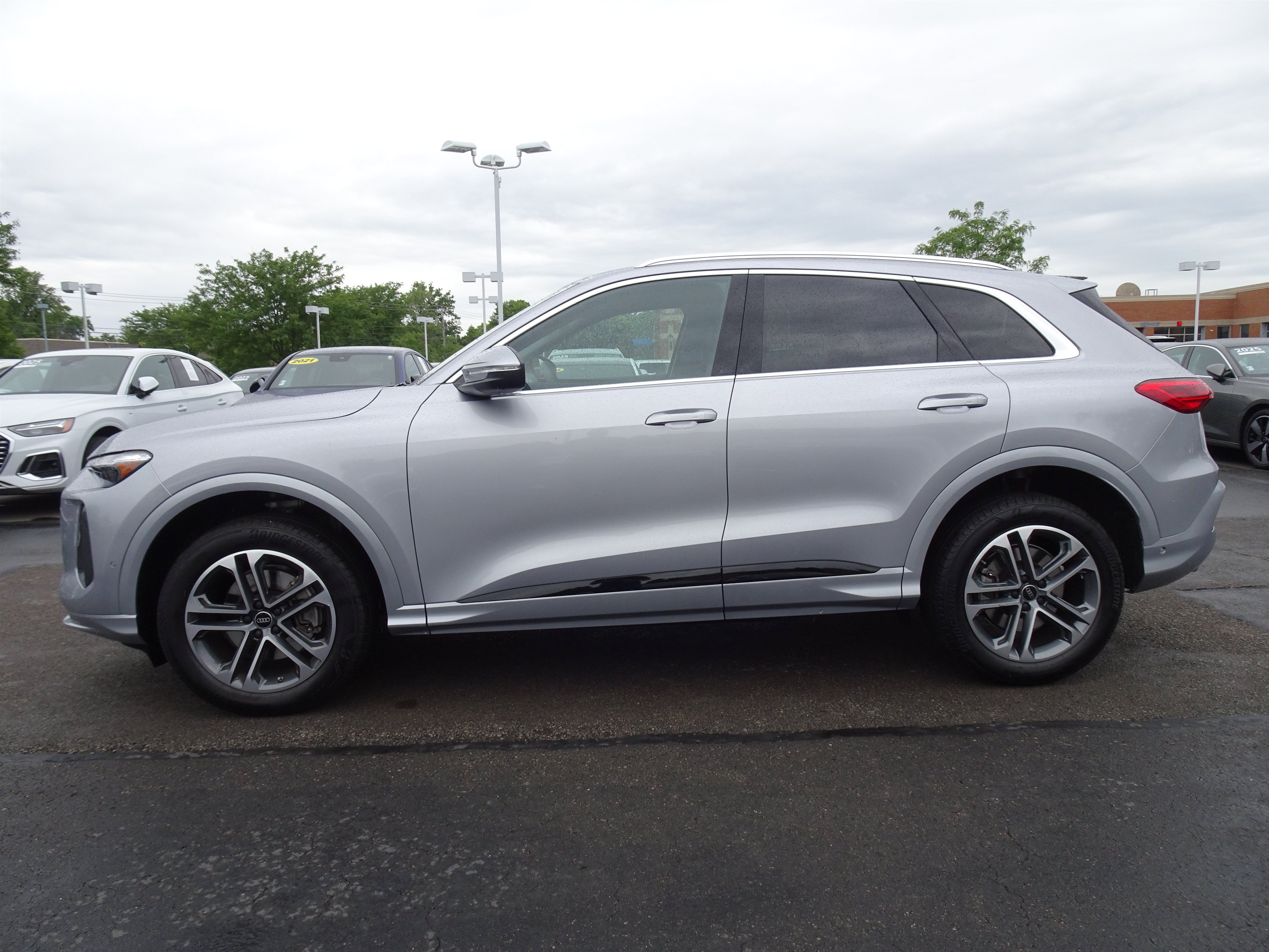 Certified 2025 Audi Q5 Premium Plus AWD/4WD image 2