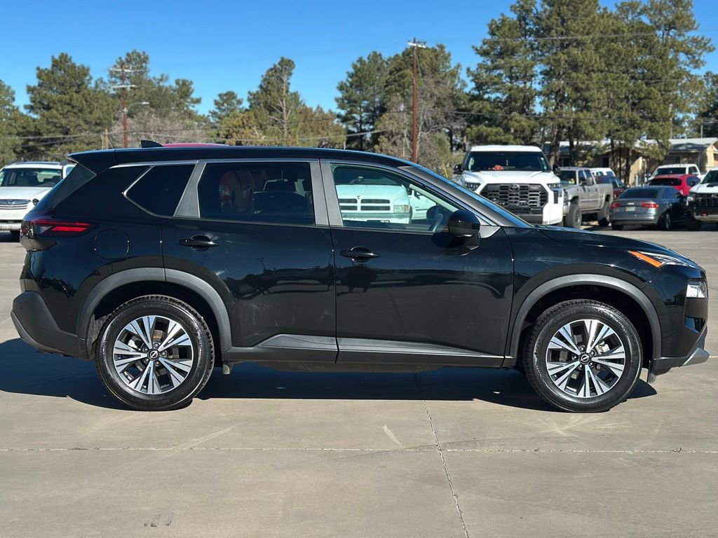 Used 2023 Nissan Rogue SV image 2