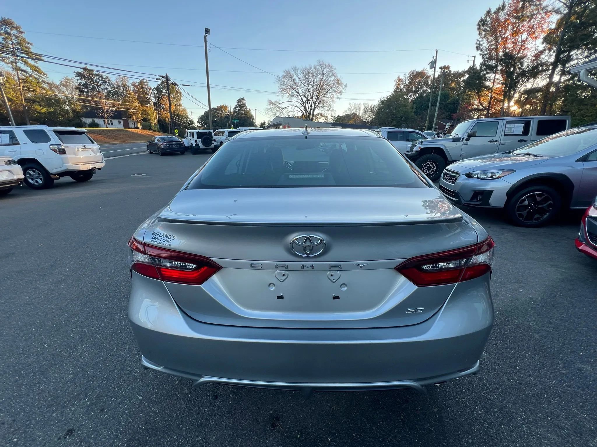 Used 2022 Toyota Camry SE image 4