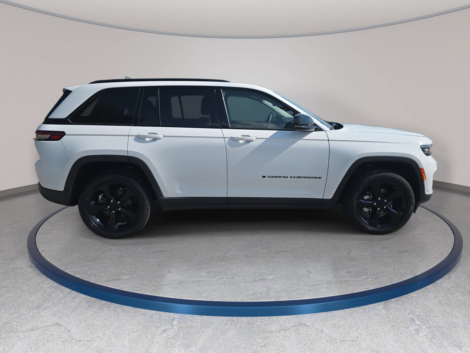 Used 2023 Jeep Grand Cherokee Limited w/ Luxury Tech Group II AWD/4WD image 4