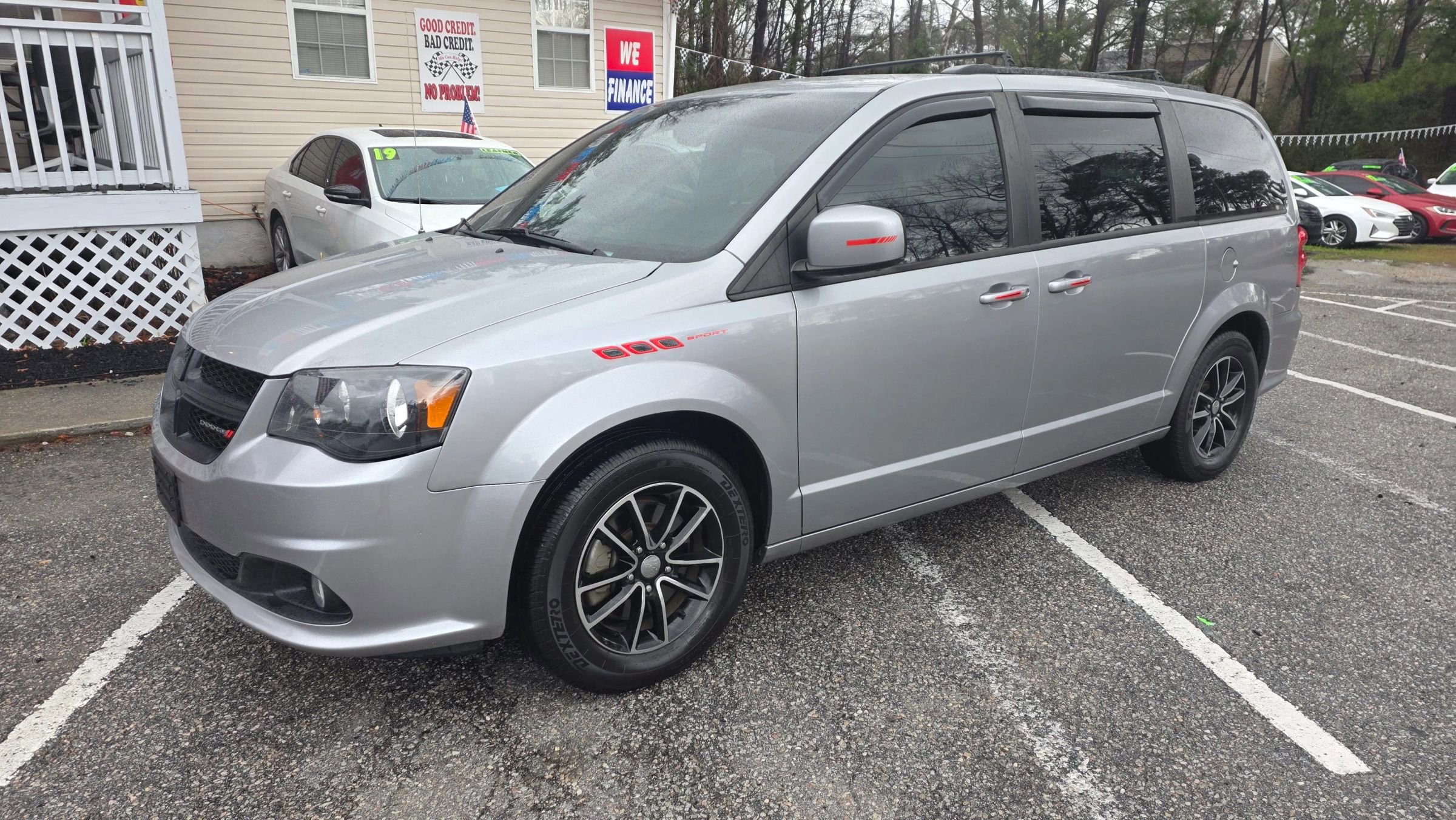 Used 2018 Dodge Grand Caravan GT image 2