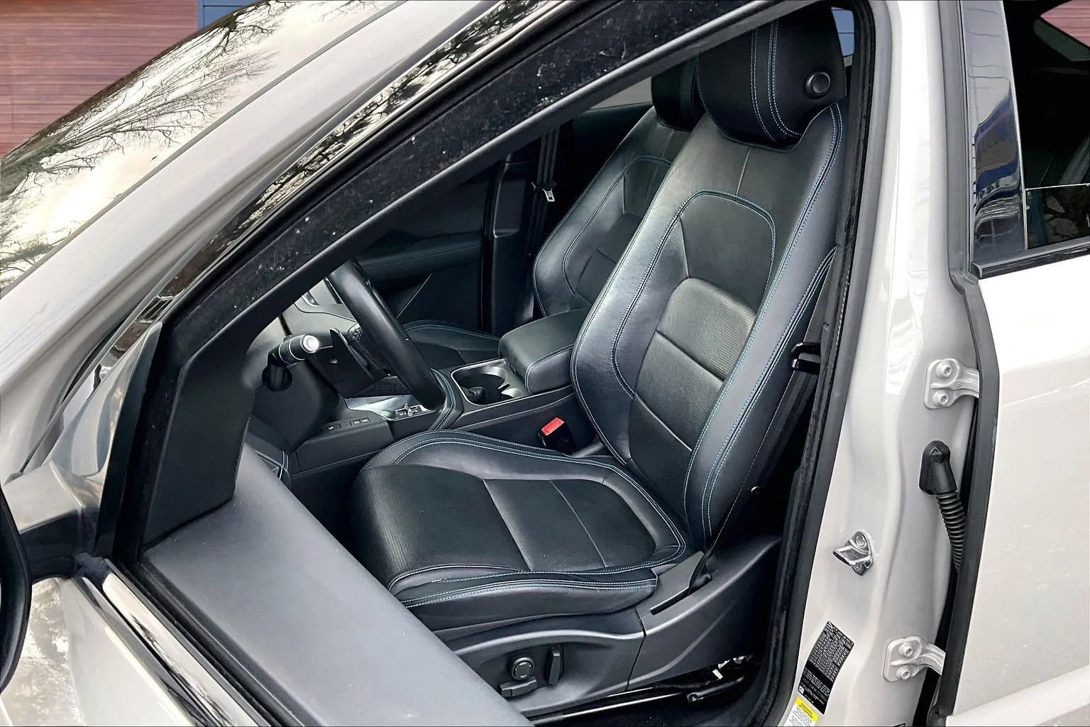 Used 2019 Jaguar E-PACE R-Dynamic SE image 25