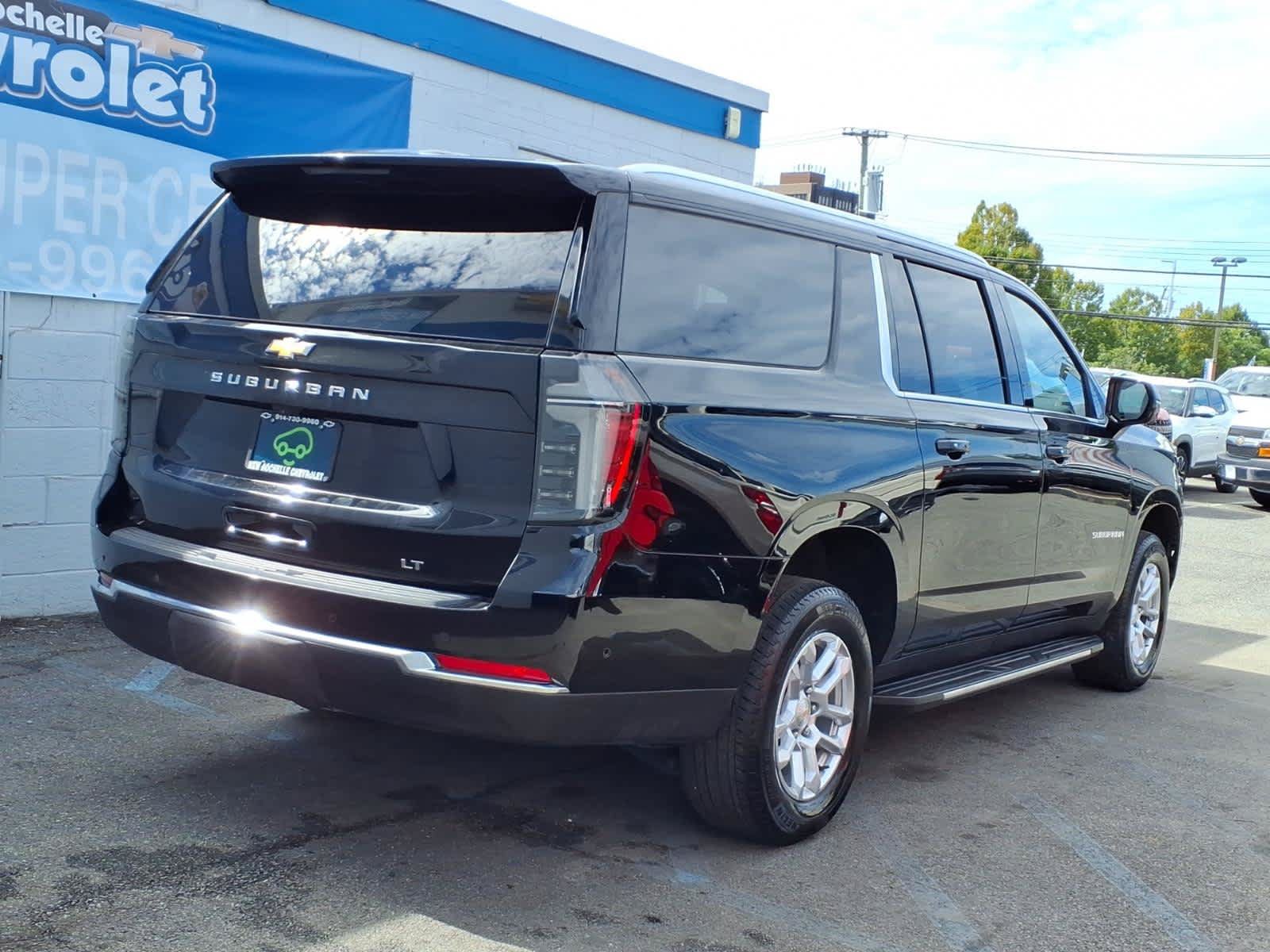 Used 2026 Chevrolet Suburban LT w/ Comfort Package AWD/4WD image 6