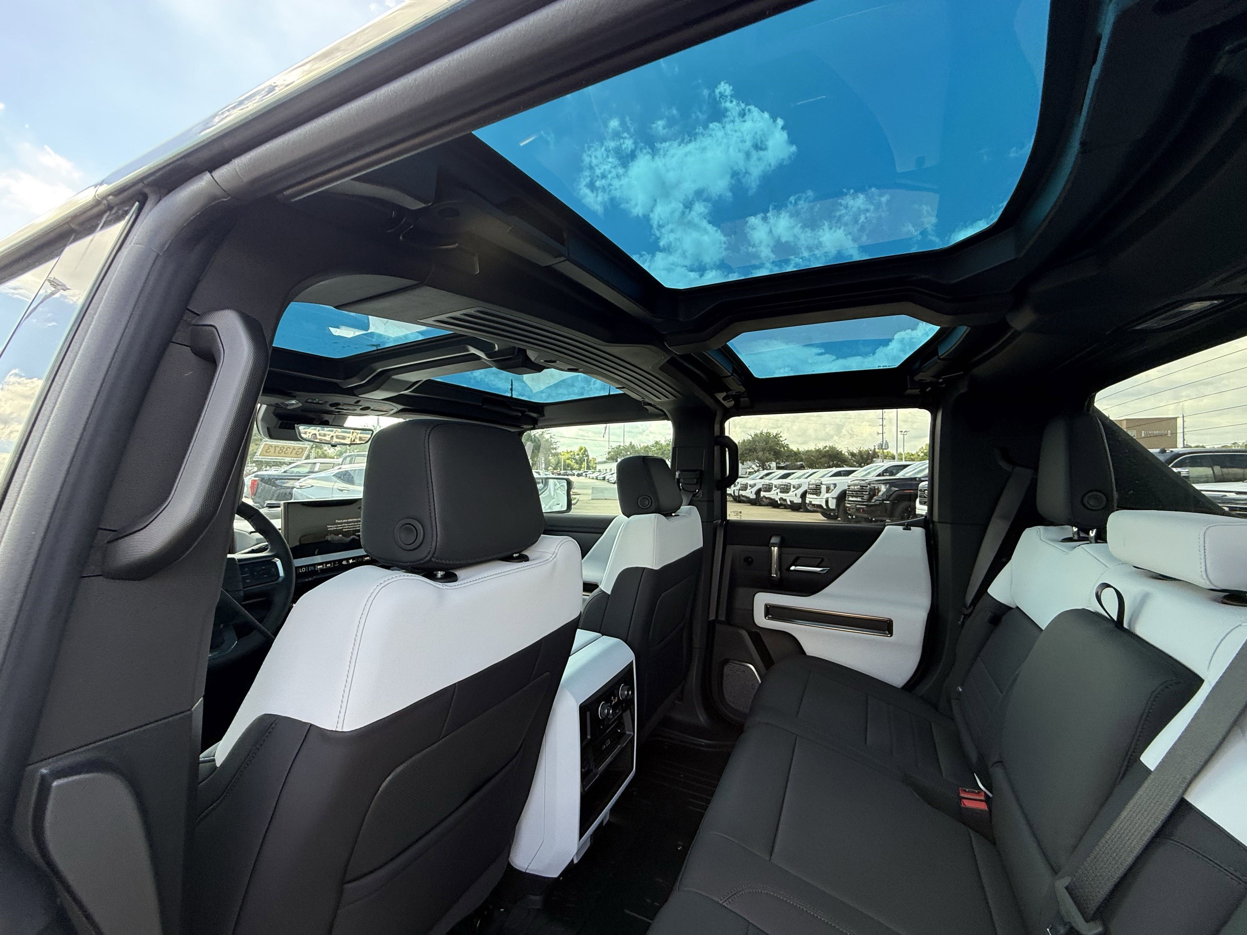 New 2025 GMC Hummer EV 3X w/ LPO, Illumination Package image 17