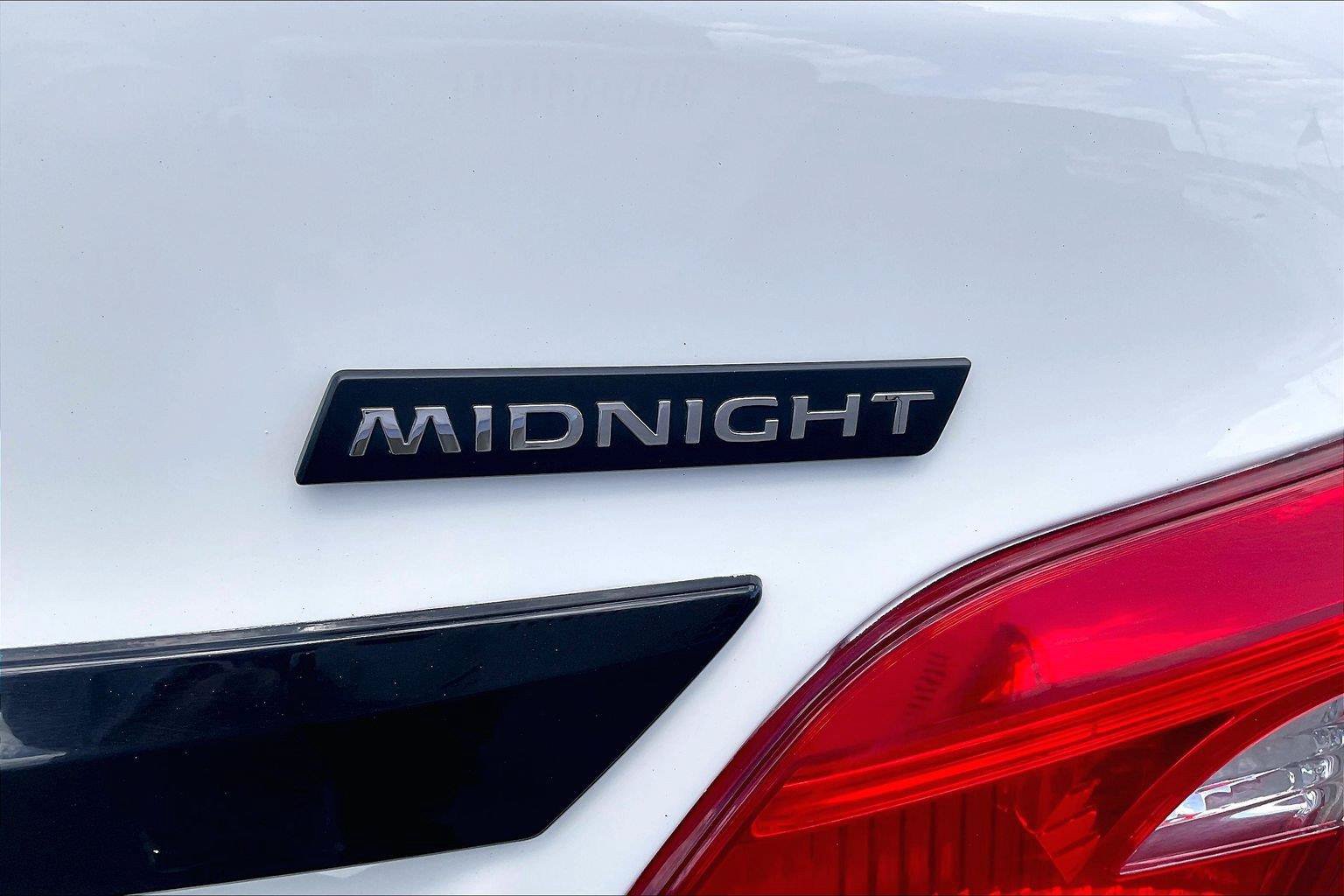 Used 2018 Nissan Sentra SR w/ SR Midnight Edition Package FWD image 9