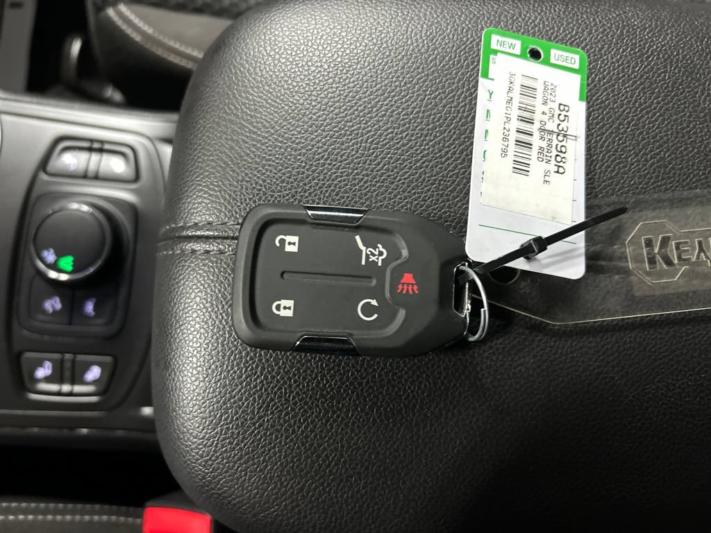 Used 2023 GMC Terrain SLE w/ Driver Convenience Package FWD image 21