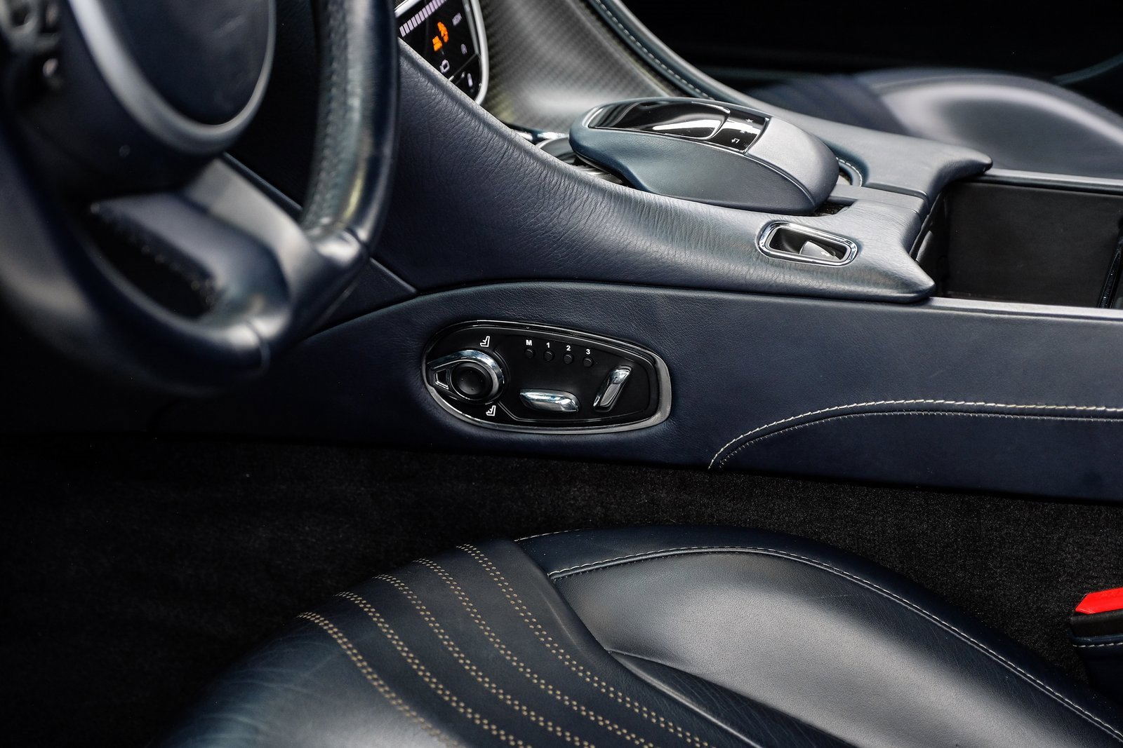 Used 2018 Aston Martin DB11 V12 image 40