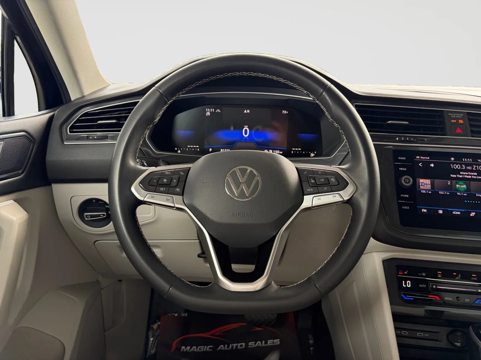 Used 2023 Volkswagen Tiguan SE w/ Panoramic Sunroof Package AWD/4WD image 29