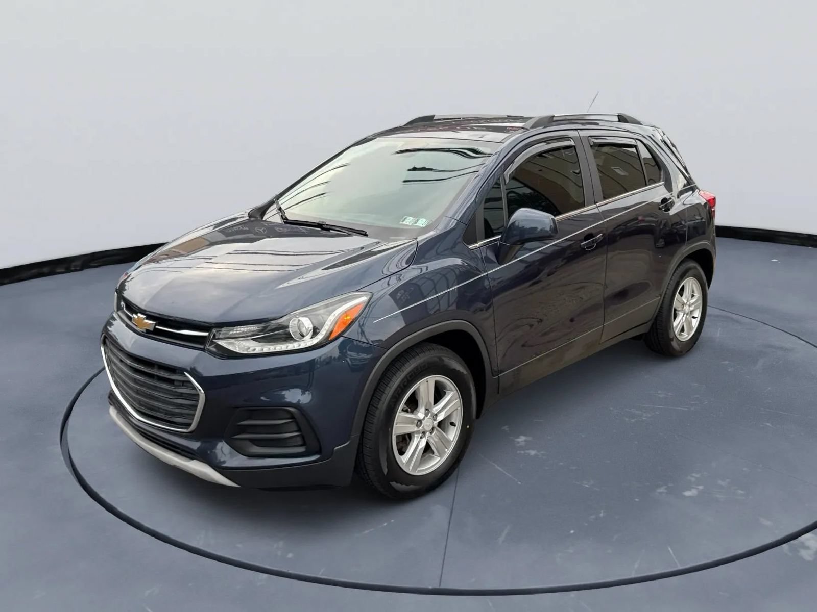 Used 2018 Chevrolet Trax LT w/ LPO, Cargo Package FWD image 8