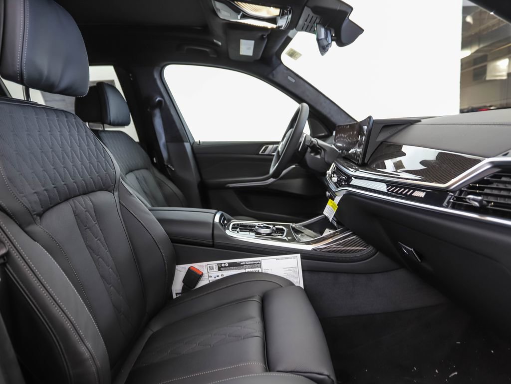 Used 2025 BMW X7 M60i image 35