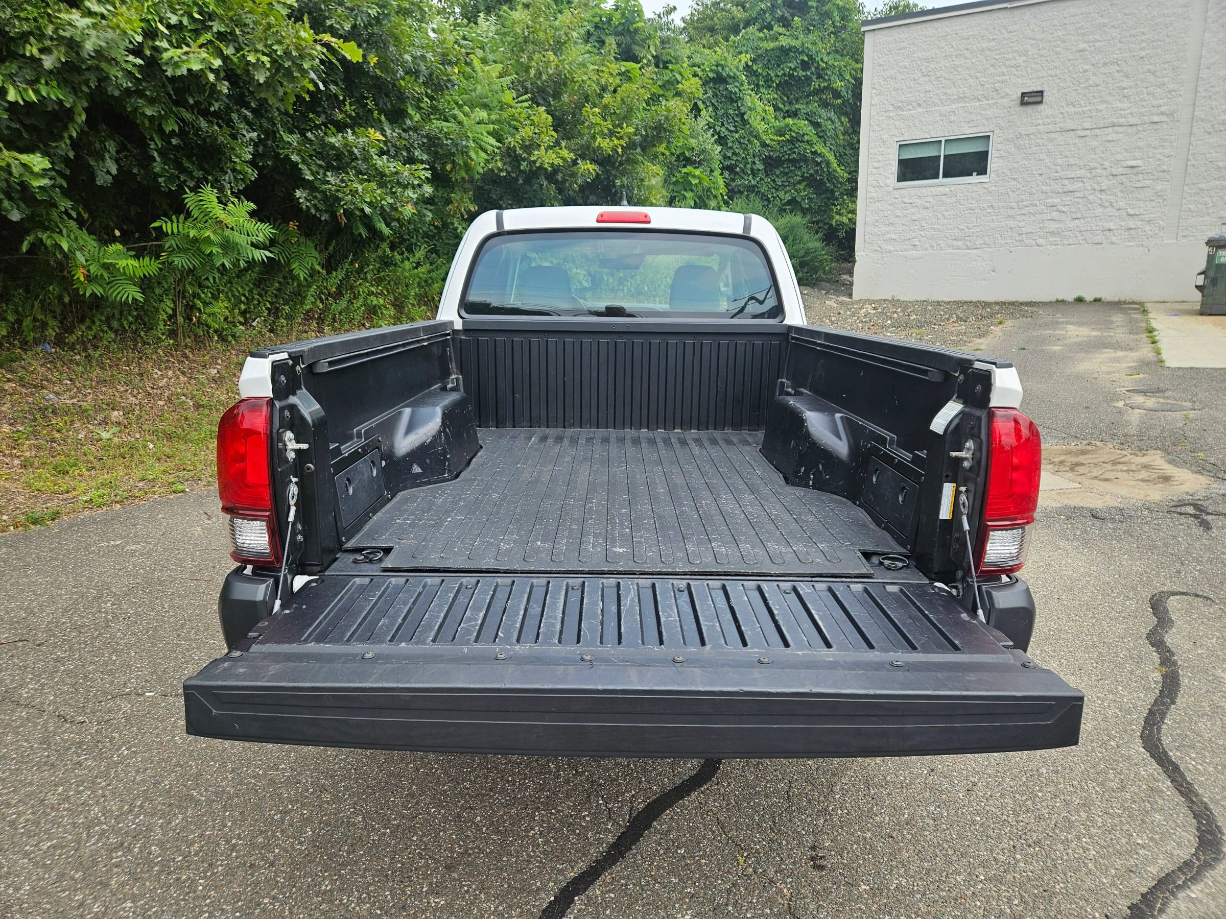 Used 2018 Toyota Tacoma SR image 6