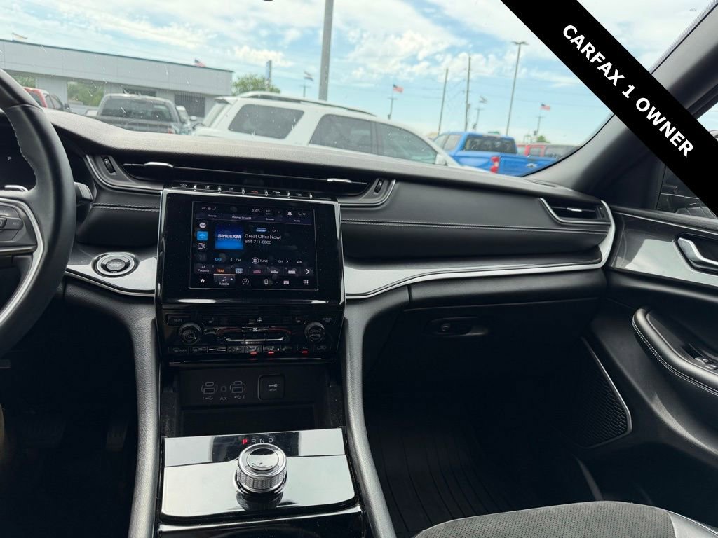 Used 2022 Jeep Grand Cherokee L Laredo AWD/4WD image 2