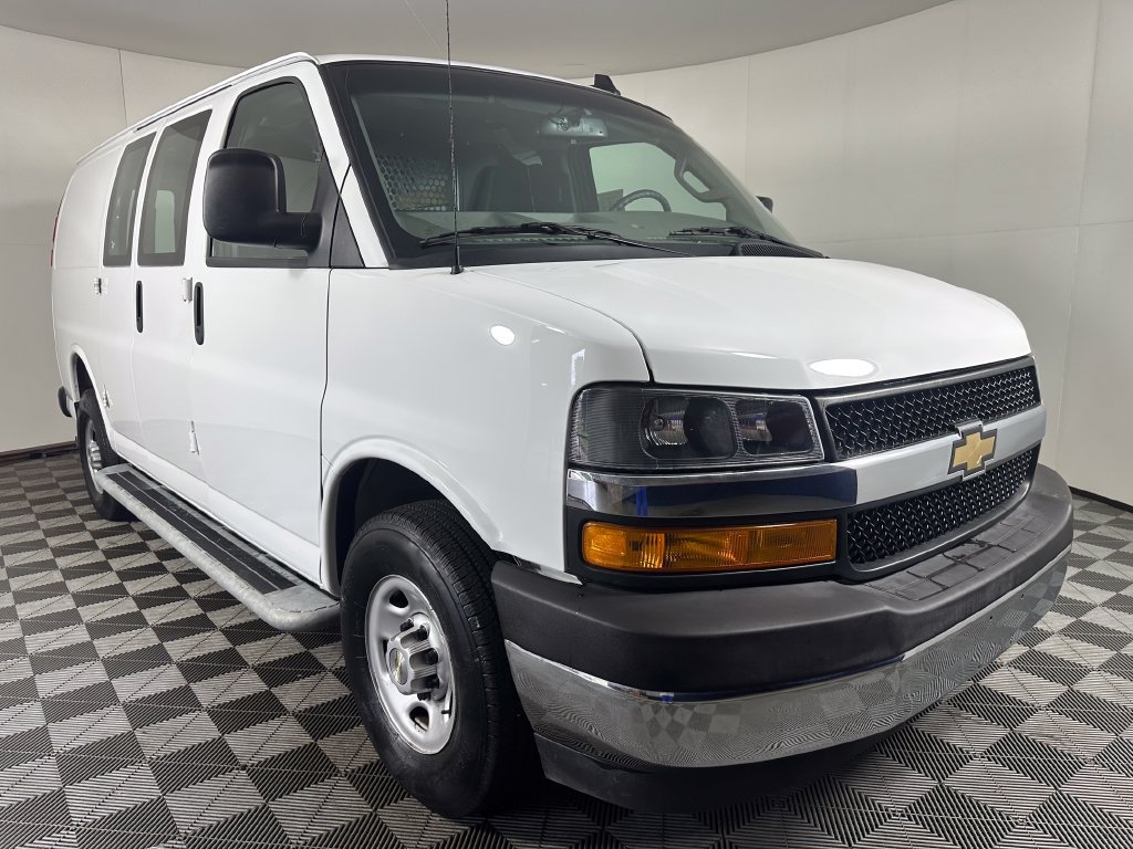 Used 2025 Chevrolet Express 2500 w/ Driver Convenience Package RWD image 7