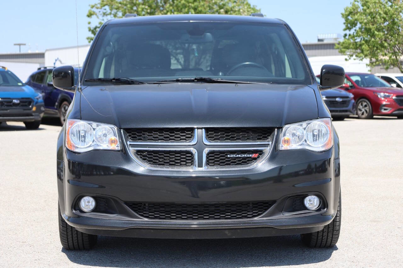 Used 2019 Dodge Grand Caravan SXT FWD image 2