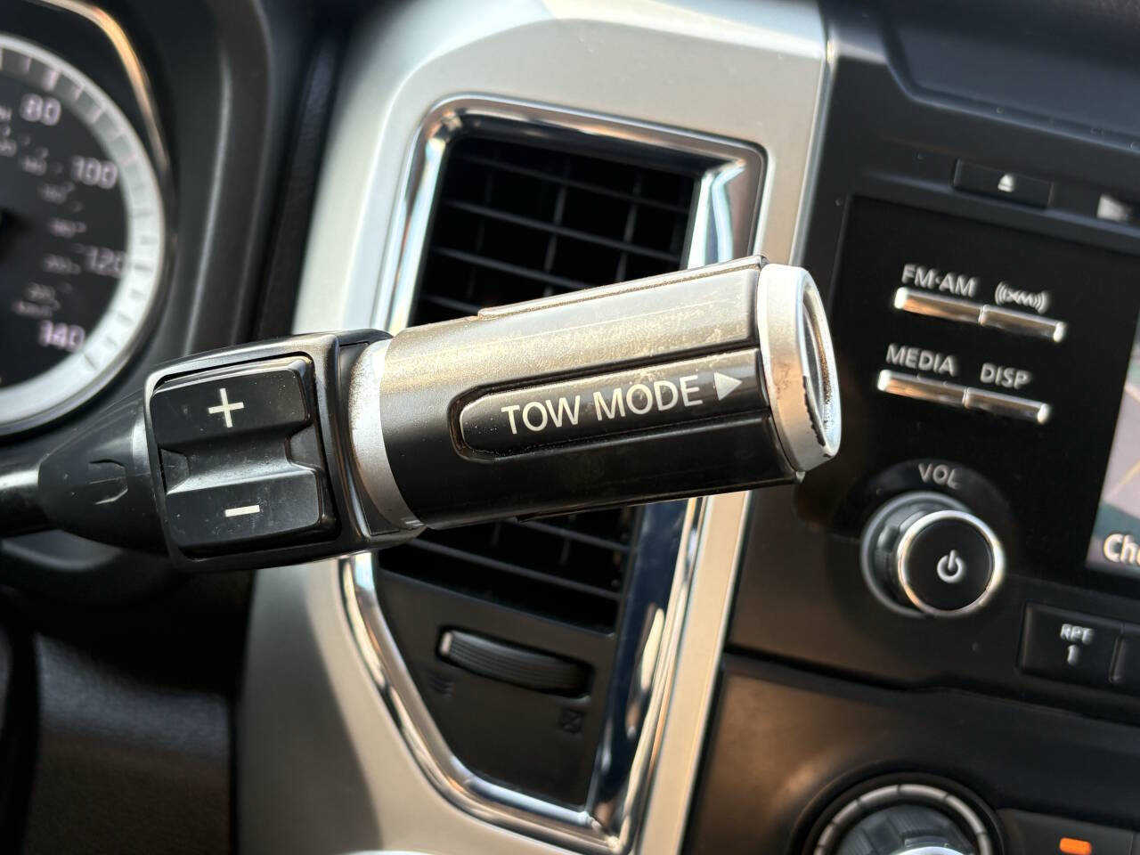 Used 2018 Nissan Titan SV AWD/4WD image 37