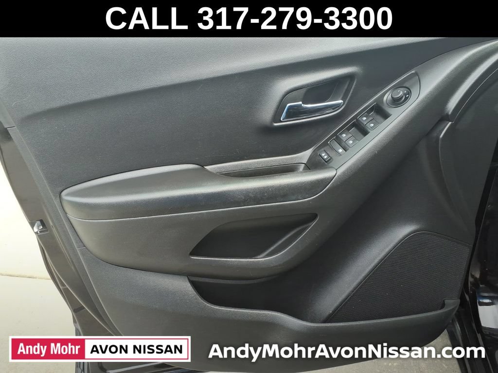 Used 2022 Chevrolet Trax LS w/ Tint and Cruise Package AWD/4WD image 12
