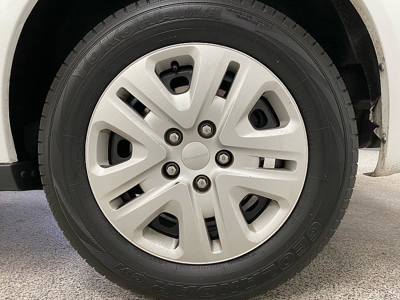 Used 2016 Dodge Grand Caravan American Value Package w/ UConnect Hands-Free Group image 22