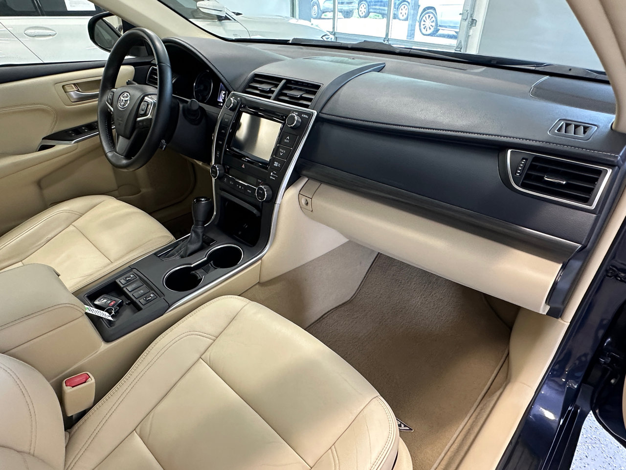 Used 2015 Toyota Camry XLE w/ Moonroof Package image 24