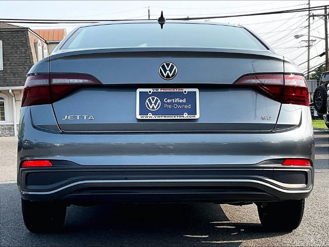 Certified 2022 Volkswagen Jetta SE FWD image 6