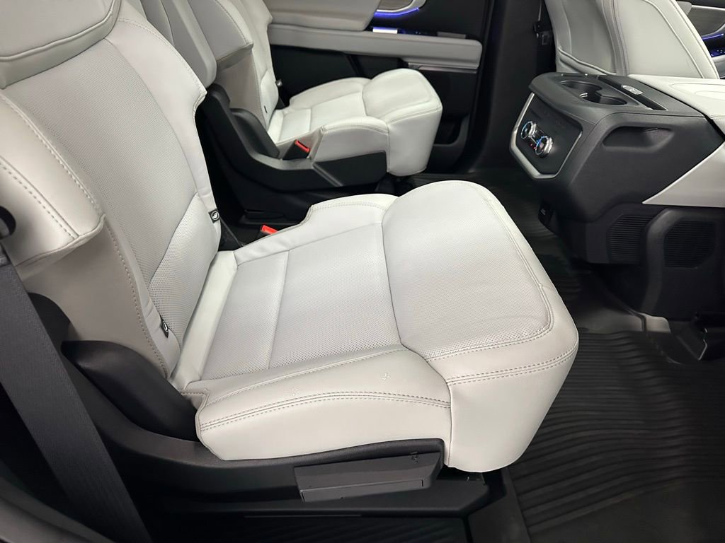 Used 2025 Ford Expedition Platinum image 54