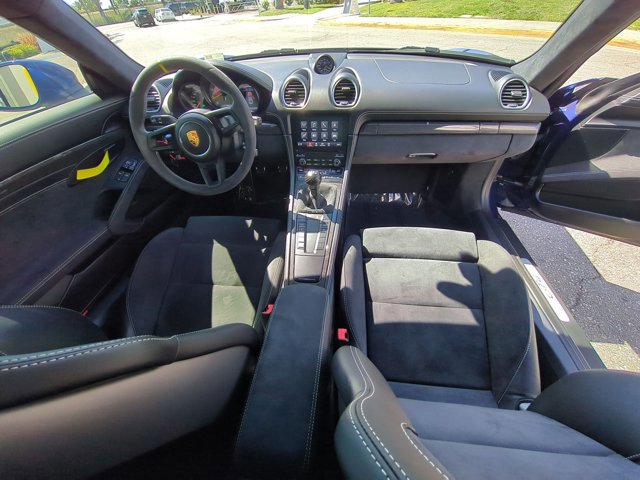 Used 2020 Porsche 718 Cayman GT4 RWD image 17