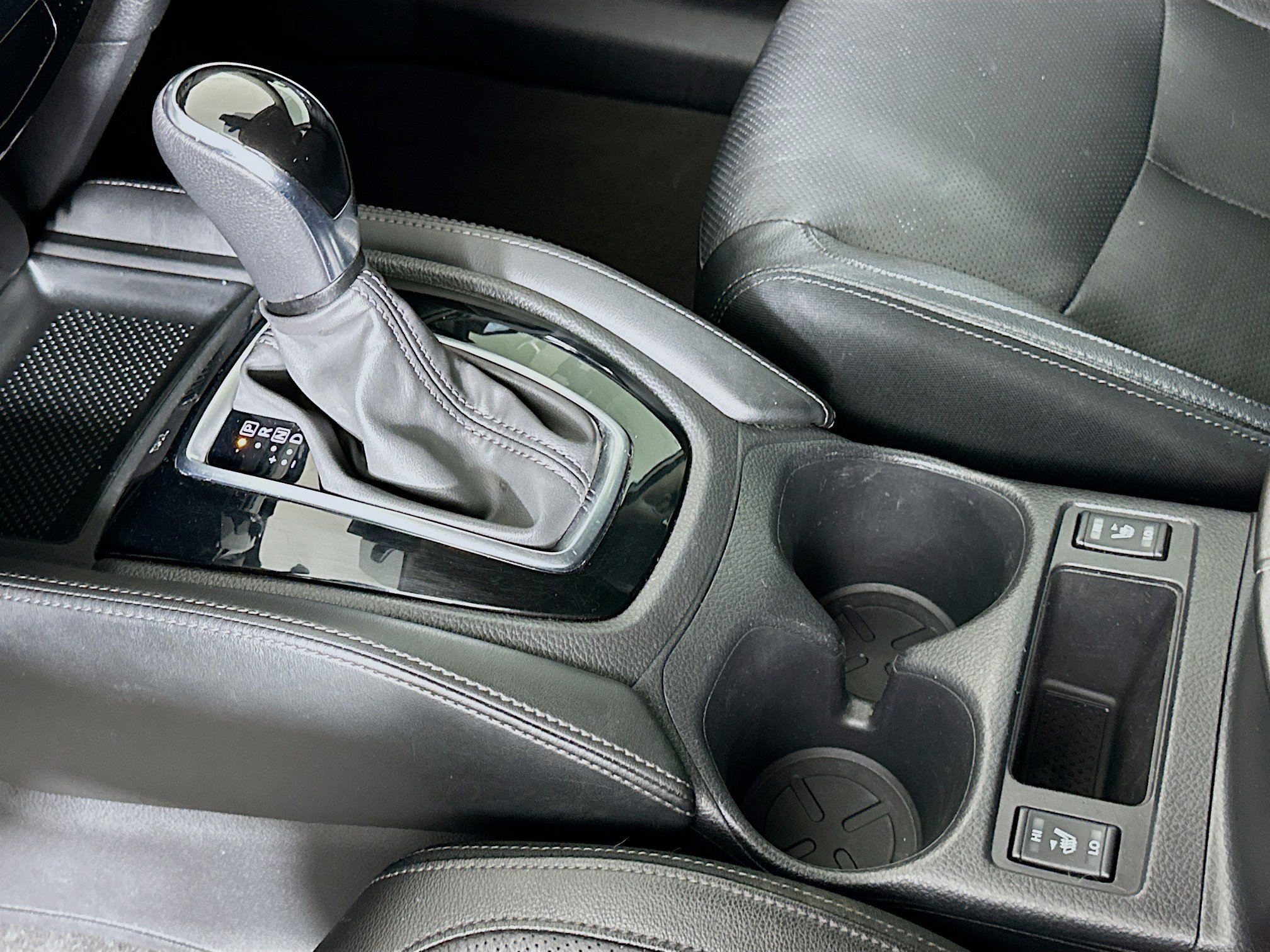 Used 2018 Nissan Rogue SL w/ Premium Package image 25