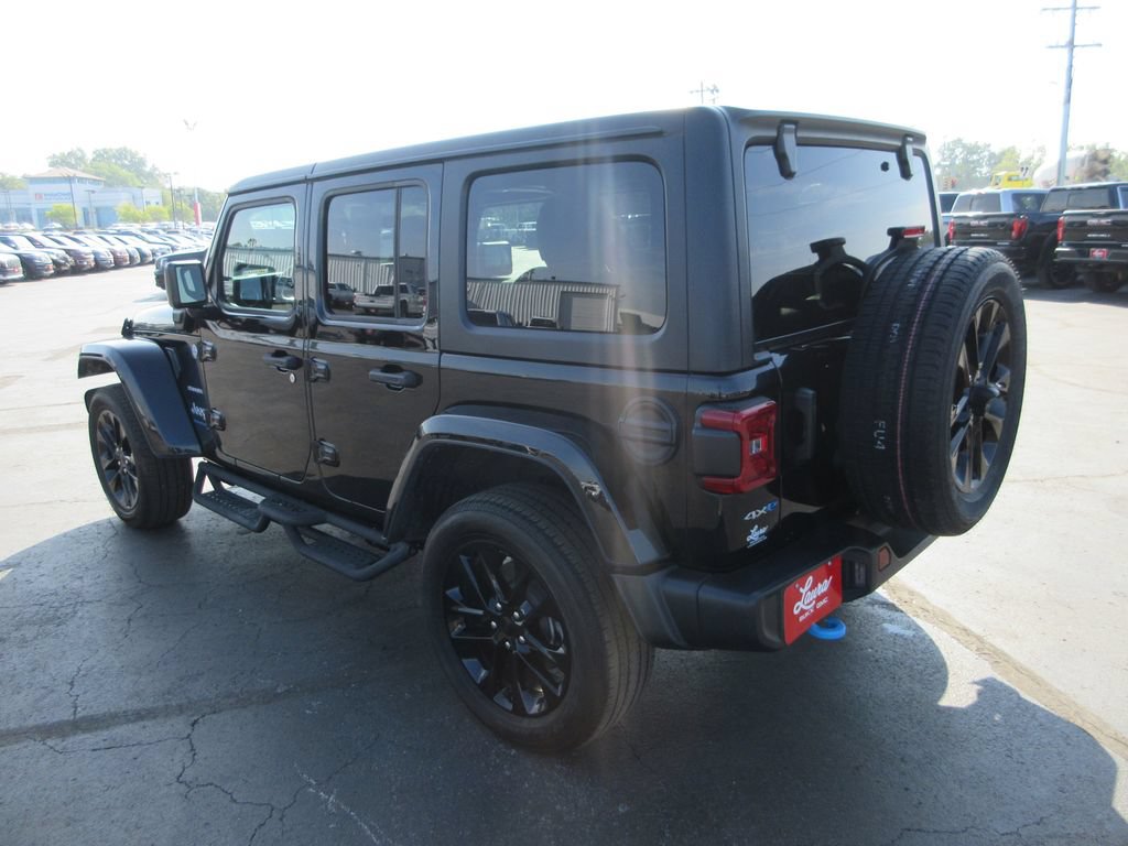 Used 2023 Jeep Wrangler Unlimited Sahara AWD/4WD image 9