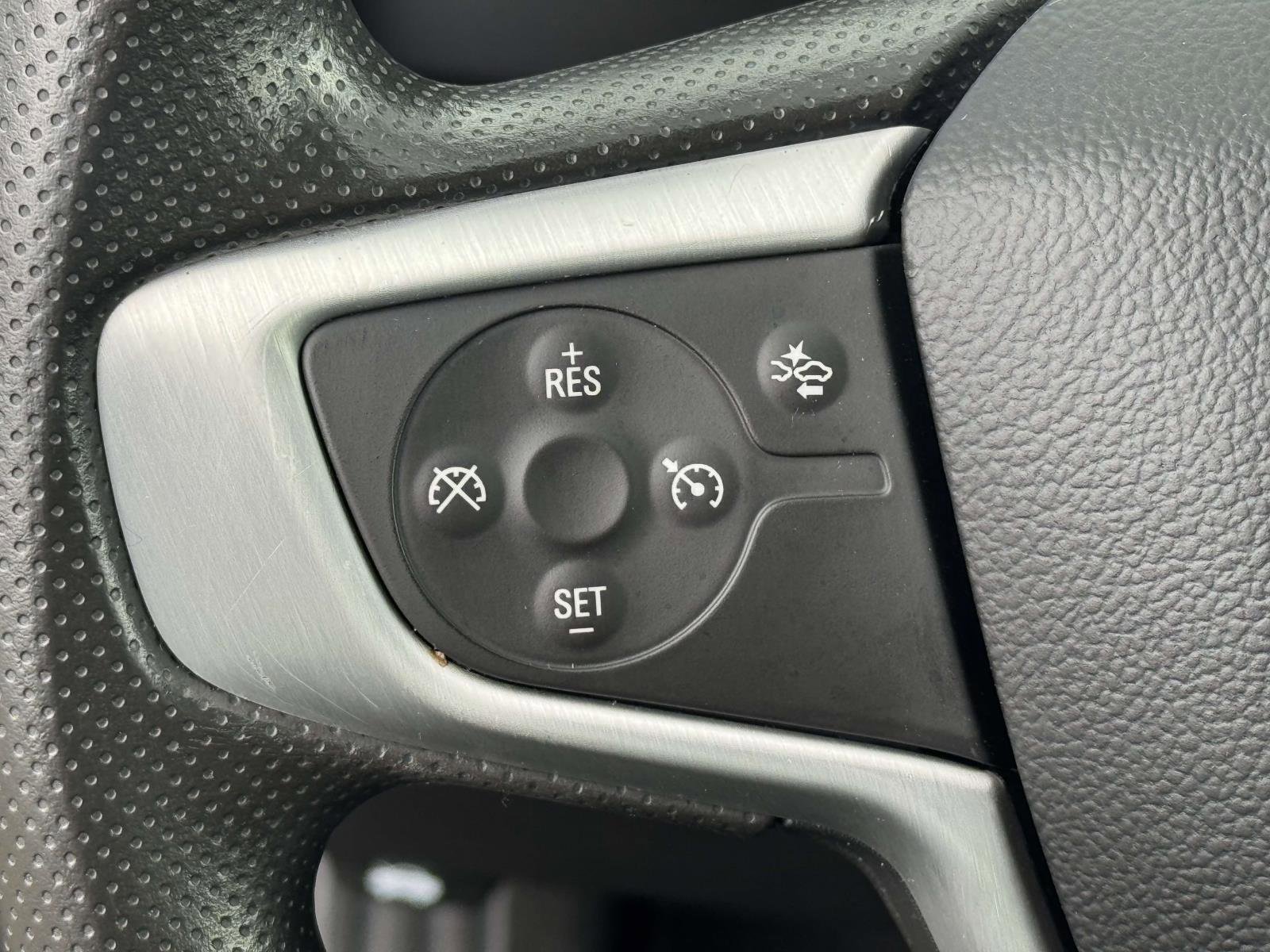 Used 2023 GMC Terrain SLE w/ Driver Convenience Package image 18