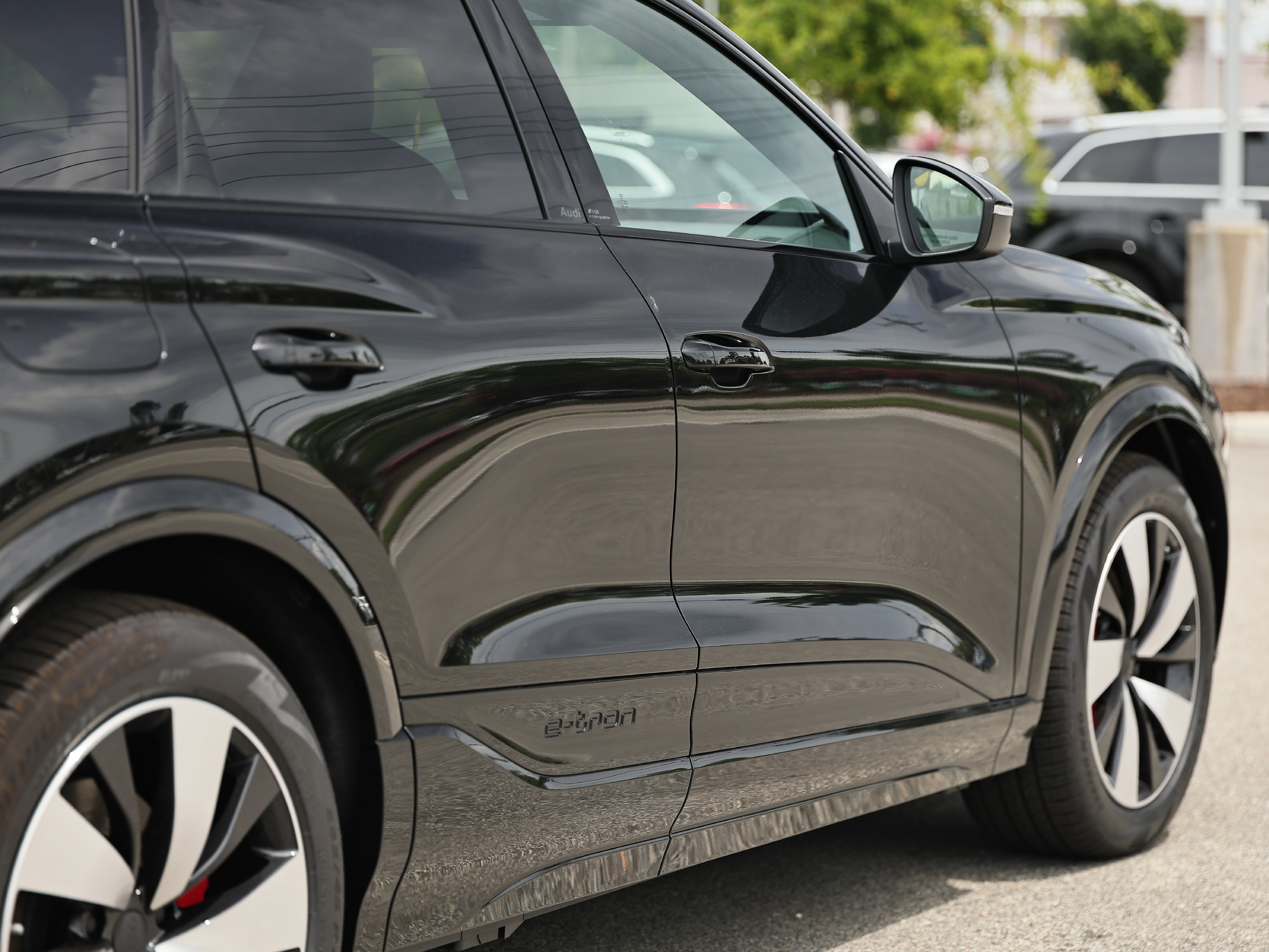 New 2027 Audi SQ6 e-tron Premium Plus AWD/4WD image 8
