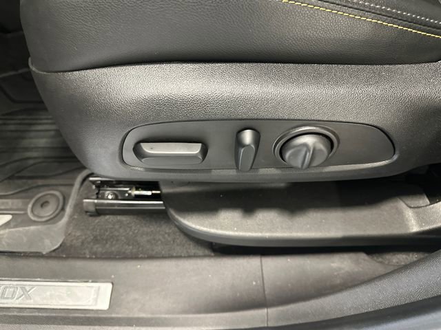Used 2023 Chevrolet Equinox Premier AWD/4WD image 27