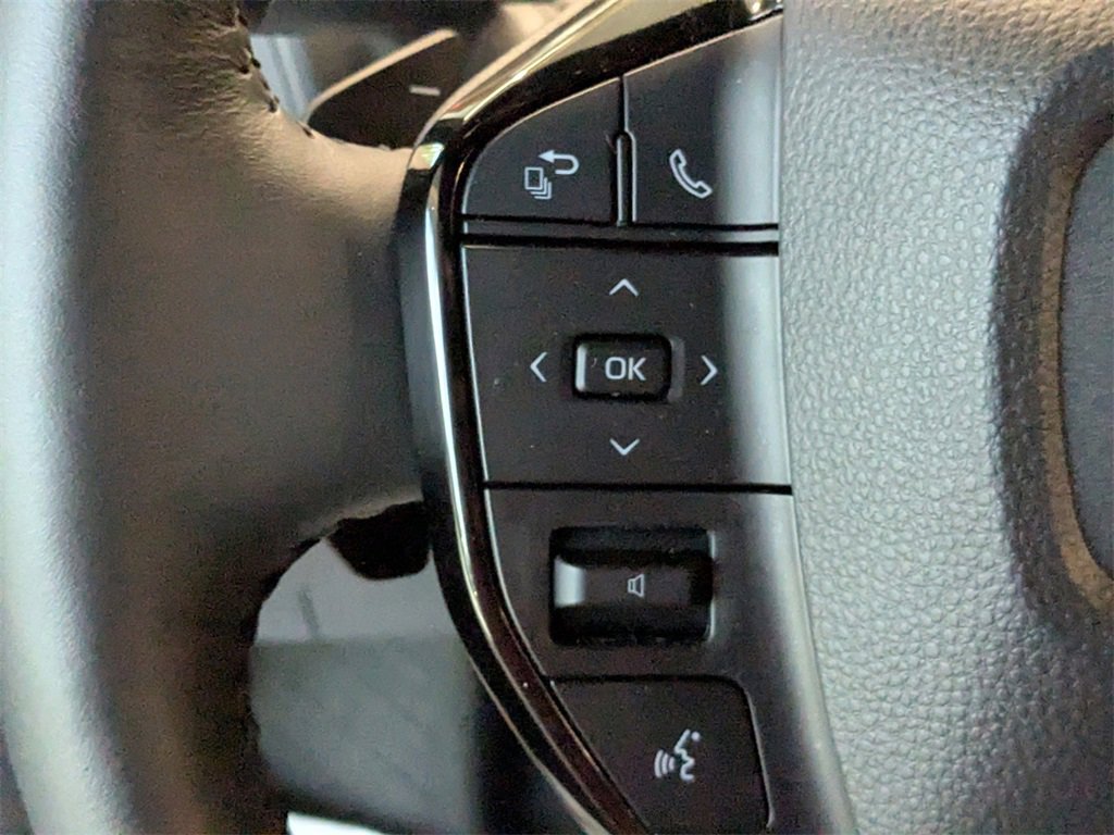 Used 2025 Subaru Solterra Limited w/ Limited Convenience Package image 18