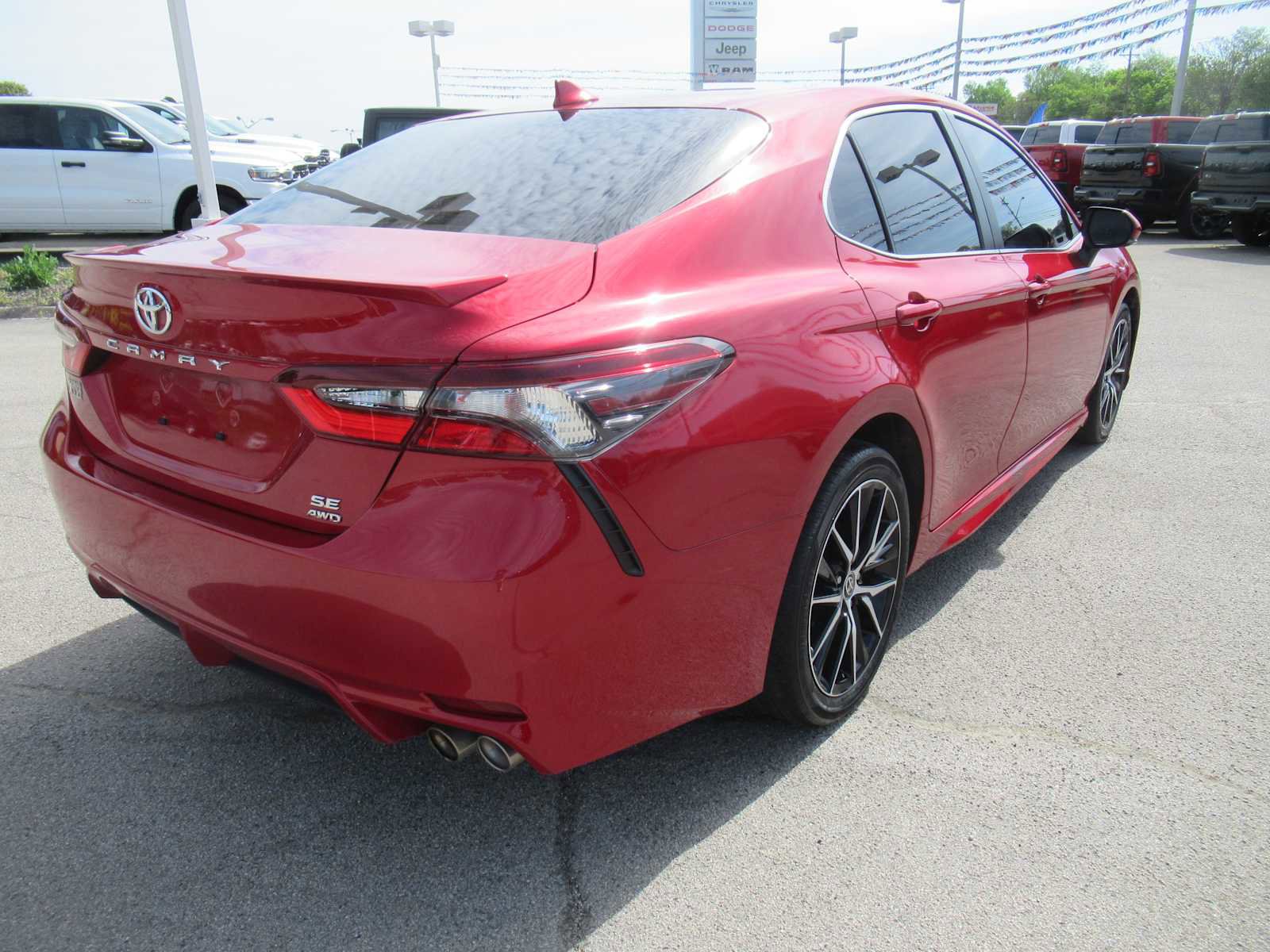 Used 2022 Toyota Camry SE image 7