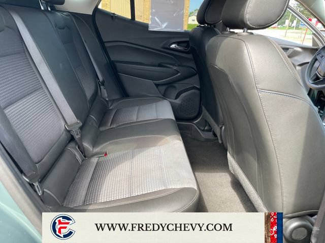 Used 2025 Chevrolet Trax LT FWD image 33