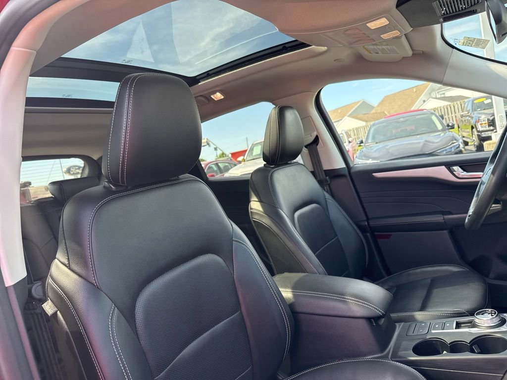 Used 2022 Ford Escape SEL w/ Technology Package FWD image 30