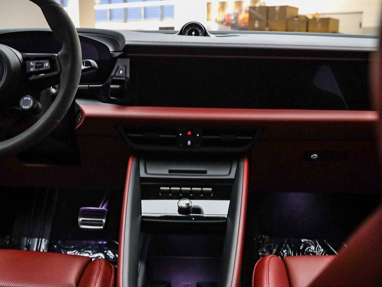 Certified 2025 Porsche Macan Turbo Electric image 17