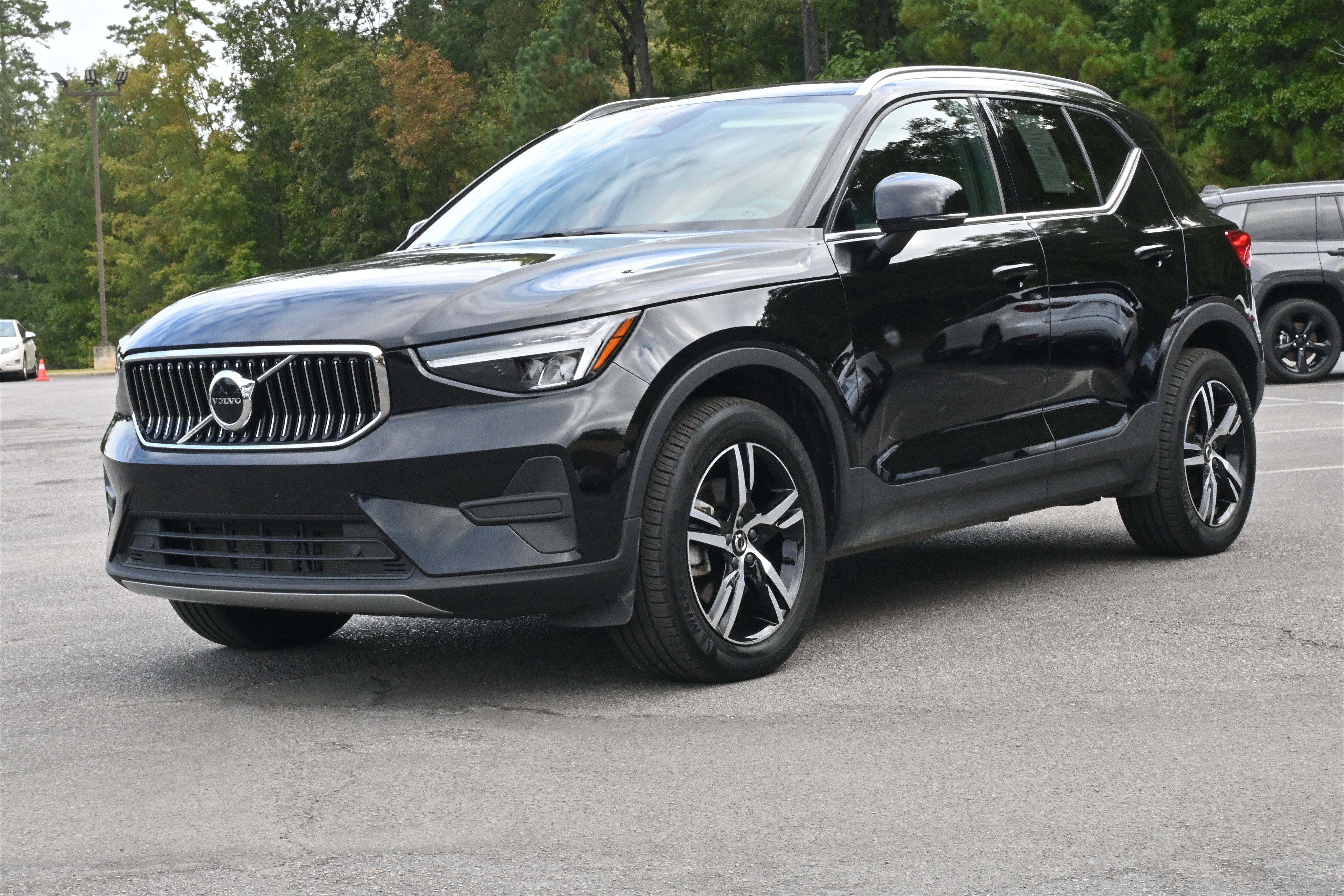 Used 2025 Volvo XC40 B5 Core image 5
