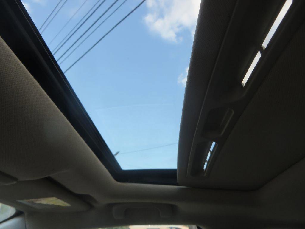 Used 2018 Chevrolet Sonic LT w/ Fun and Sun Package image 20