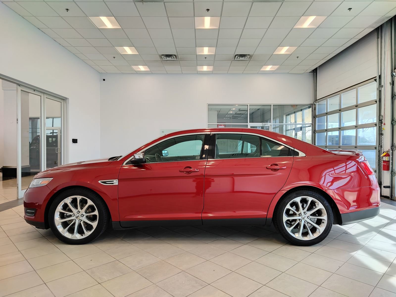 Used 2014 Ford Taurus Limited w/ Equipment Group 301A image 7