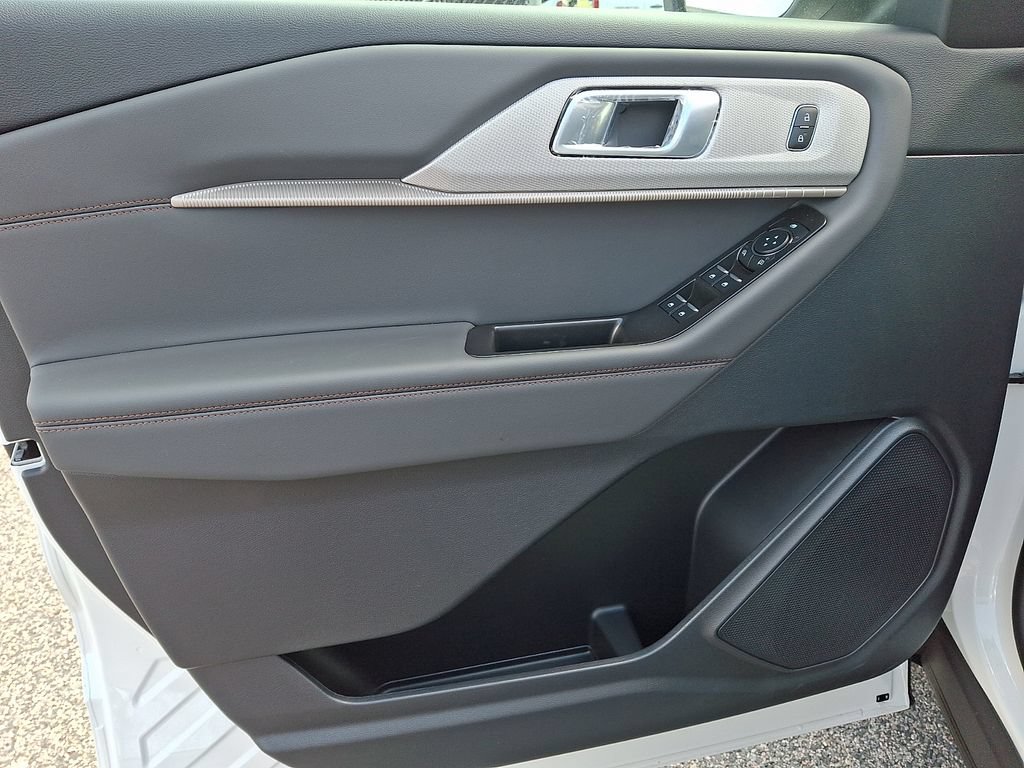 New 2026 Ford Explorer Active w/ Active Comfort Package AWD/4WD image 8