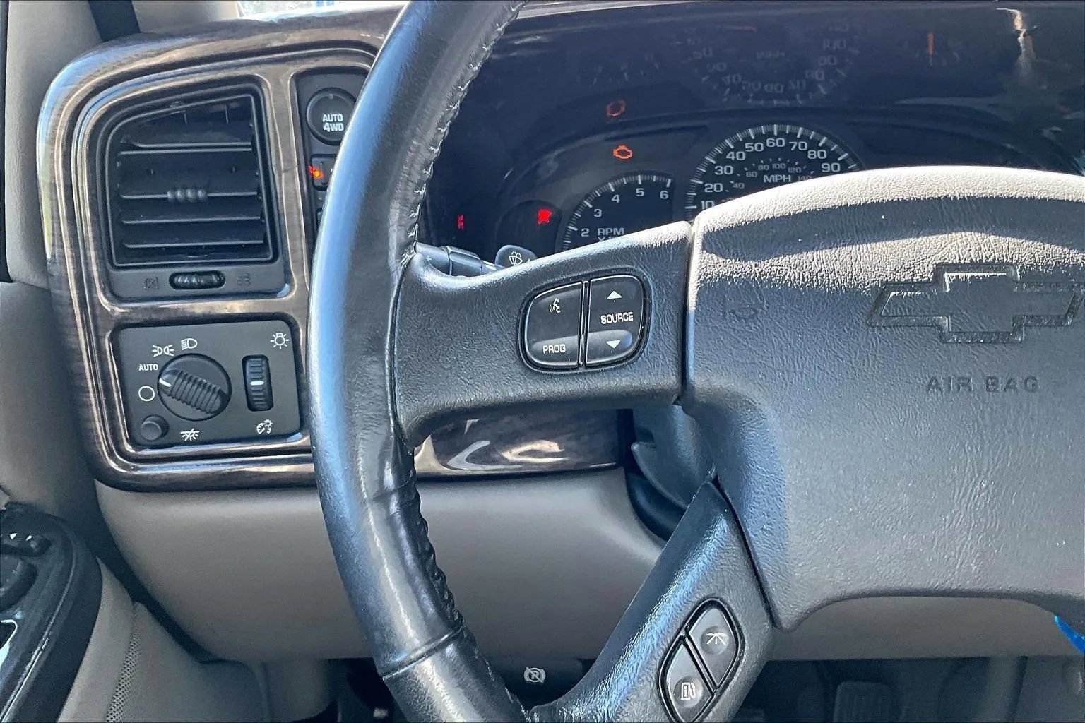 Used 2005 Chevrolet Avalanche Z71 w/ Sun And Sound Package AWD/4WD image 15