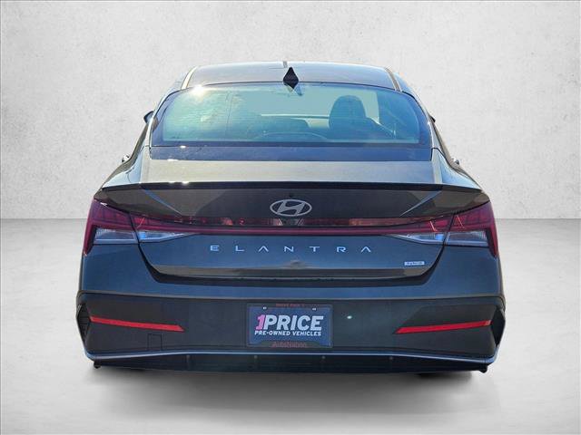 Used 2025 Hyundai Elantra SEL image 6