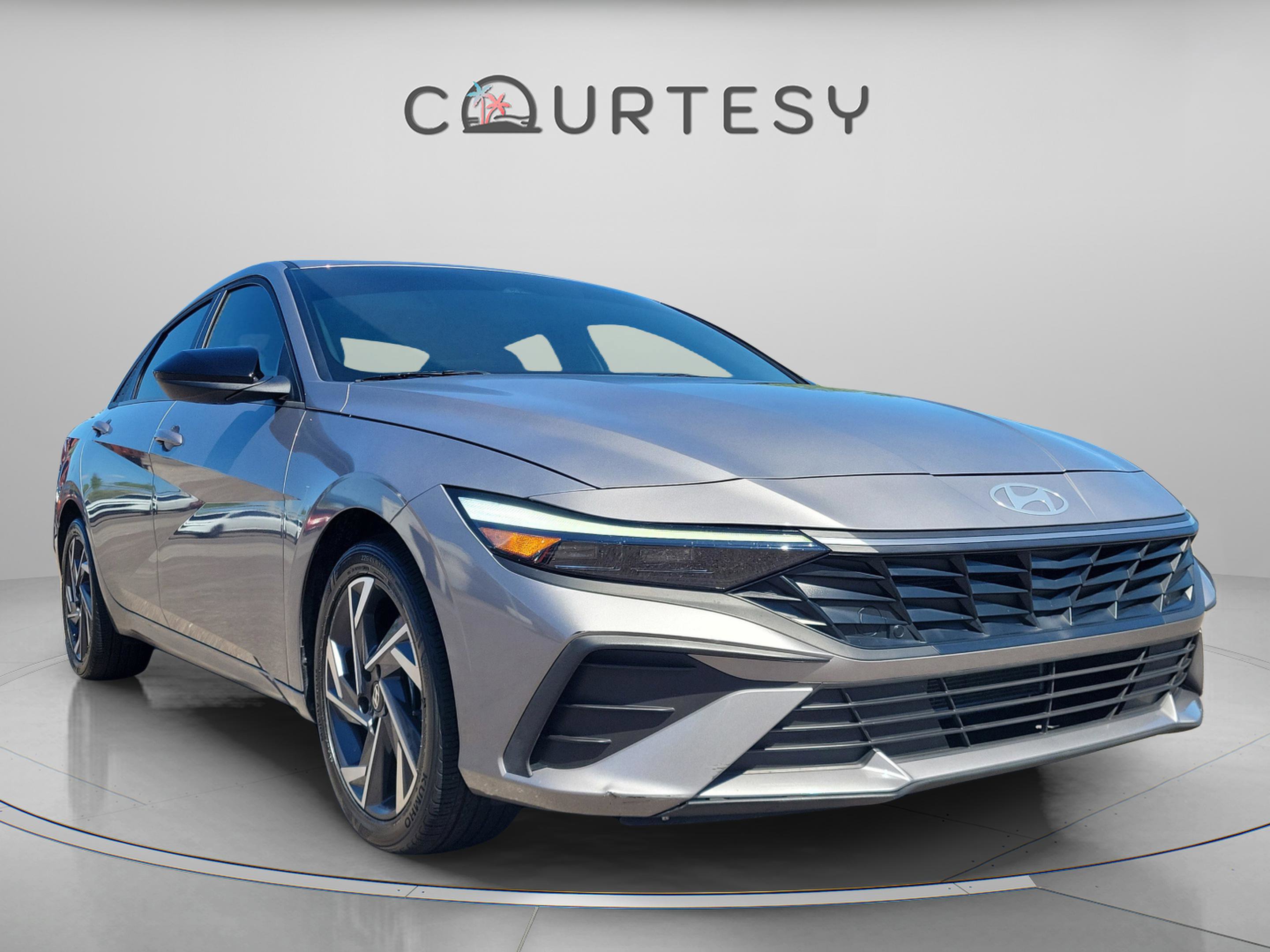 Used 2025 Hyundai Elantra Sport image 4