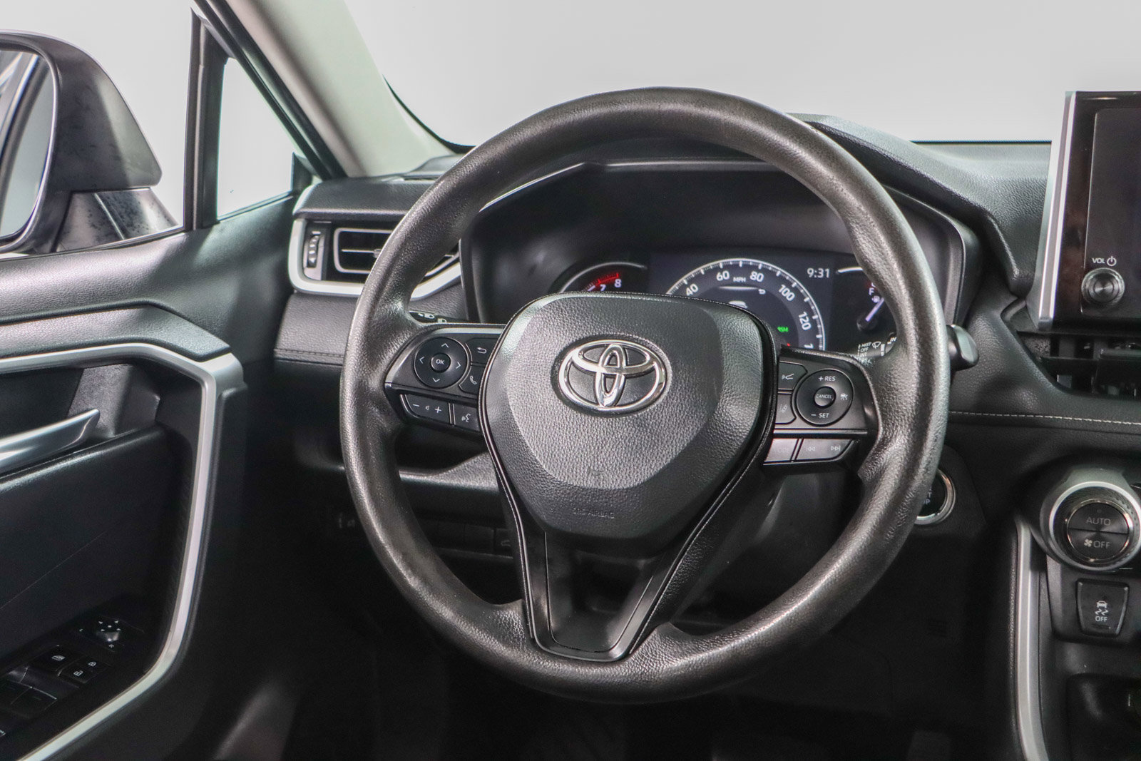 Used 2023 Toyota RAV4 XLE image 12