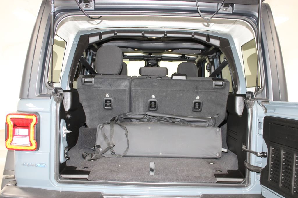 Used 2025 Jeep Wrangler Unlimited Rubicon 4xe w/ Convenience Group image 16