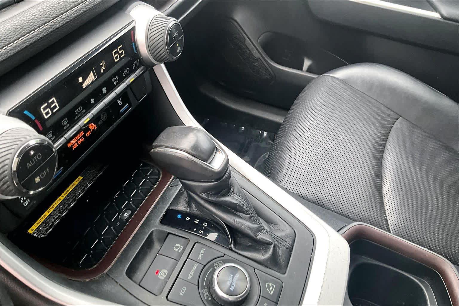 Used 2019 Toyota RAV4 Limited w/ Advanced Technology Package AWD/4WD image 17
