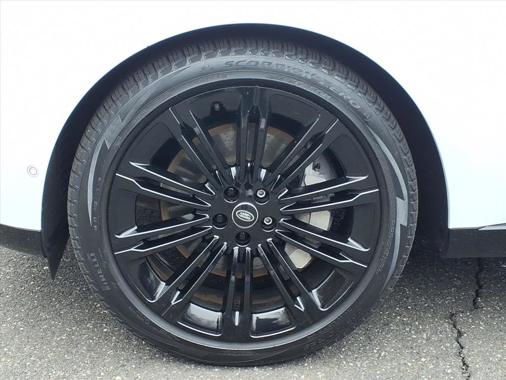 Certified 2024 Land Rover Range Rover SE image 9