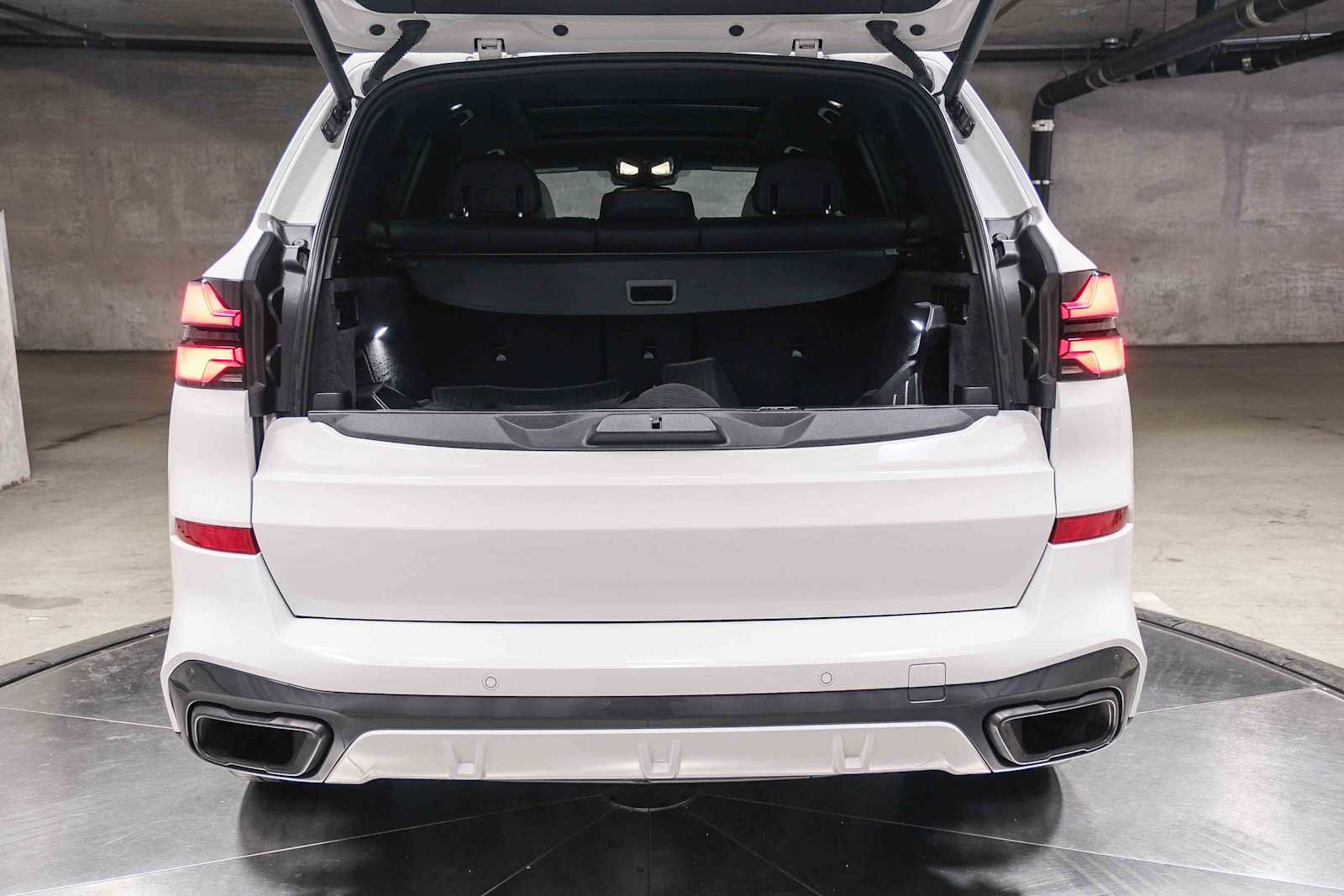 Used 2024 BMW X5 xDrive50e w/ M Sport Package AWD/4WD image 31
