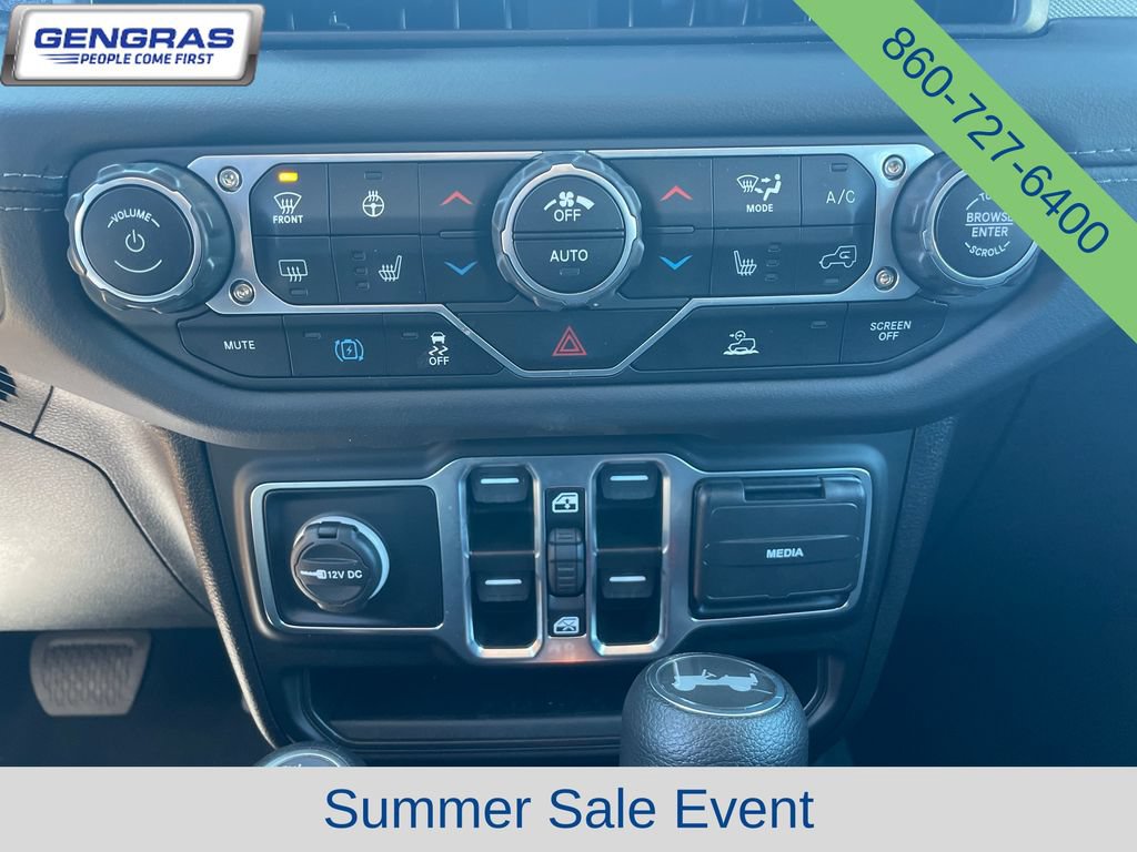 Used 2025 Jeep Wrangler Unlimited Sahara AWD/4WD image 46