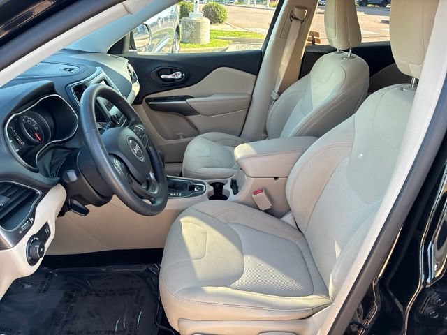 Used 2019 Jeep Cherokee Latitude w/ Popular Appearance Group AWD/4WD image 5